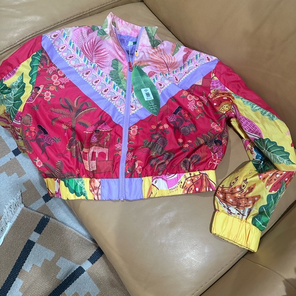 Mixed Scarves Windbreaker. Vibrant prints and flowing cuts inspired by Brazil. - Picture 6 of 8